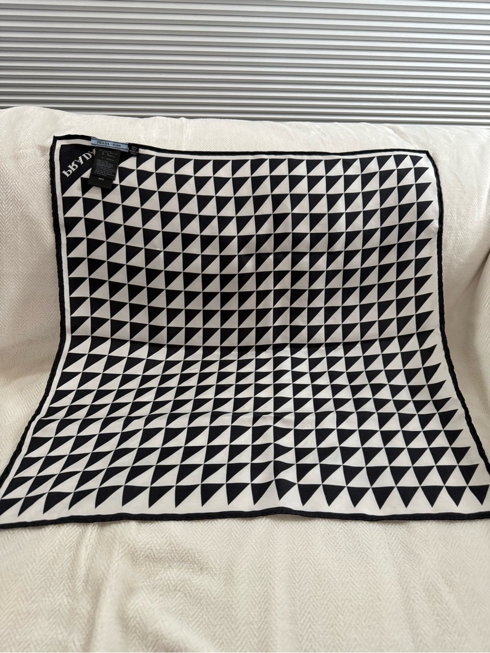 Prada Black and White geometric-patterned Silk Twill Scarf - Picture 4 of 9
